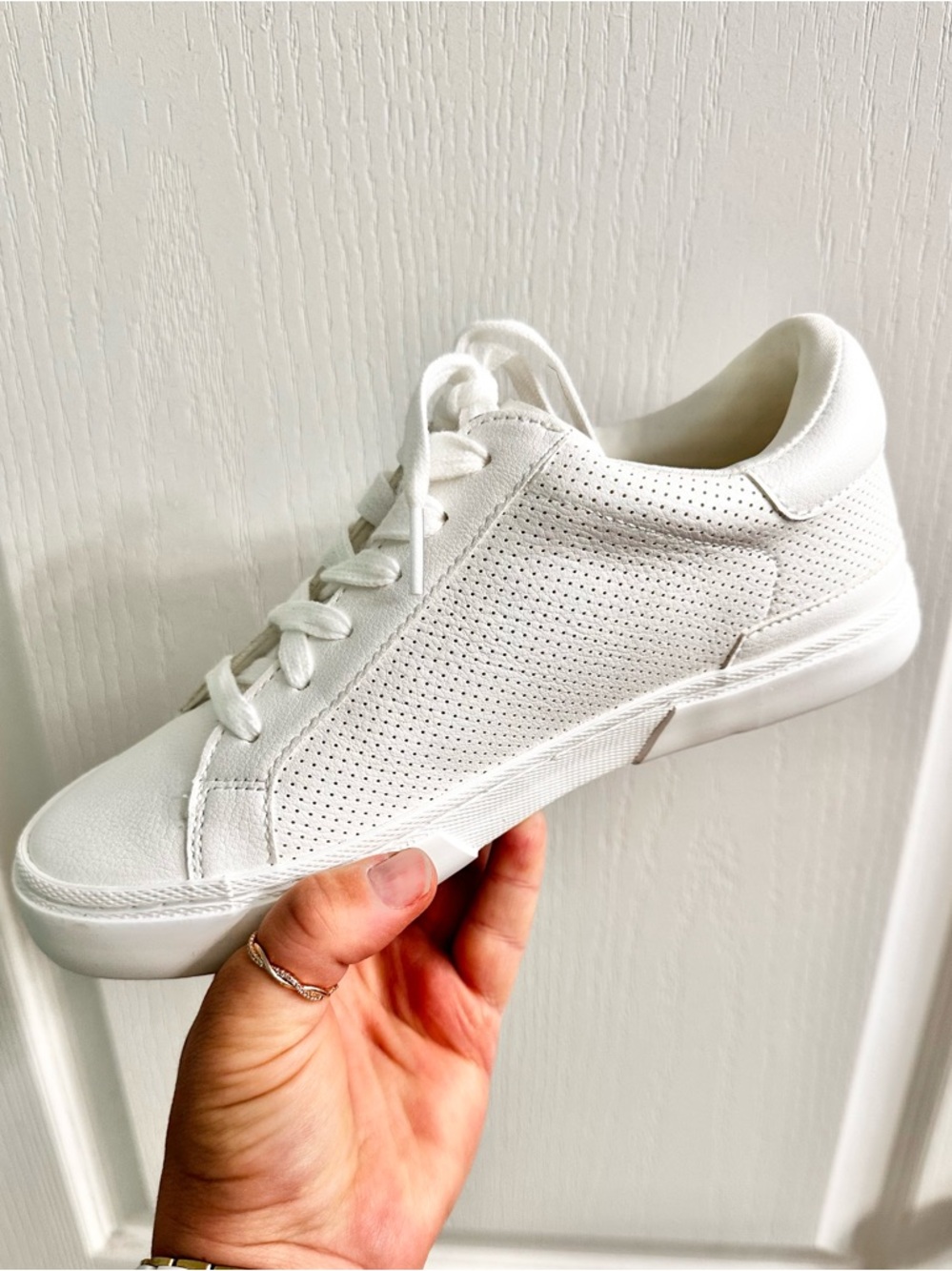 NWOT A NEW DAY Classic White Sneakers - Picture 2 of 5